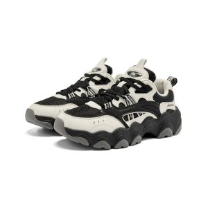 Woman's Casual Shoes