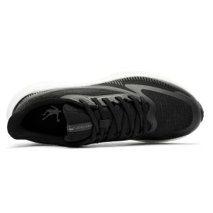 Man's Running Shoes